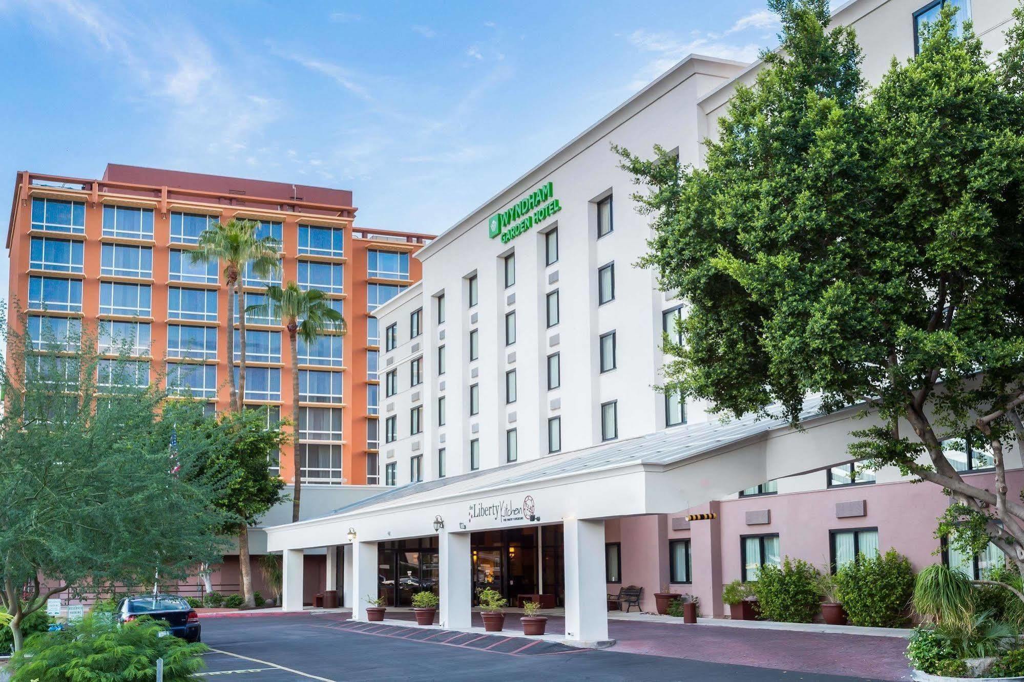 Midtown Garden Inn Phoenix Bagian luar foto